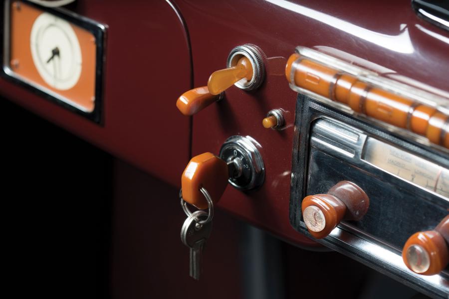 Детали интерьера Lancia Aprilia Cabriolet Speciale 2 Posti (439.11844) 1946 года  (фото 5 из 20)